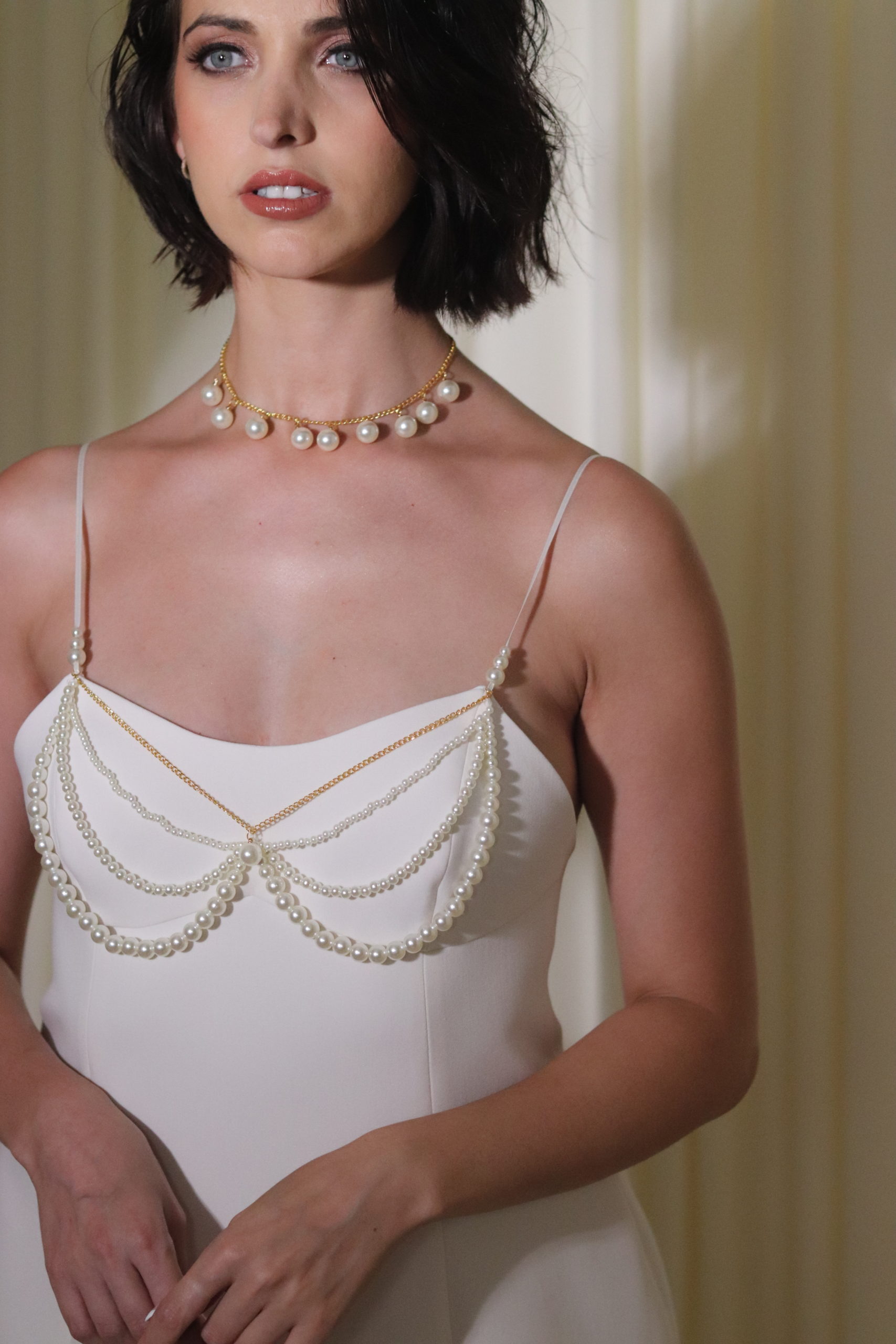 Wendy, robes courtes, bijoux, perles, fente